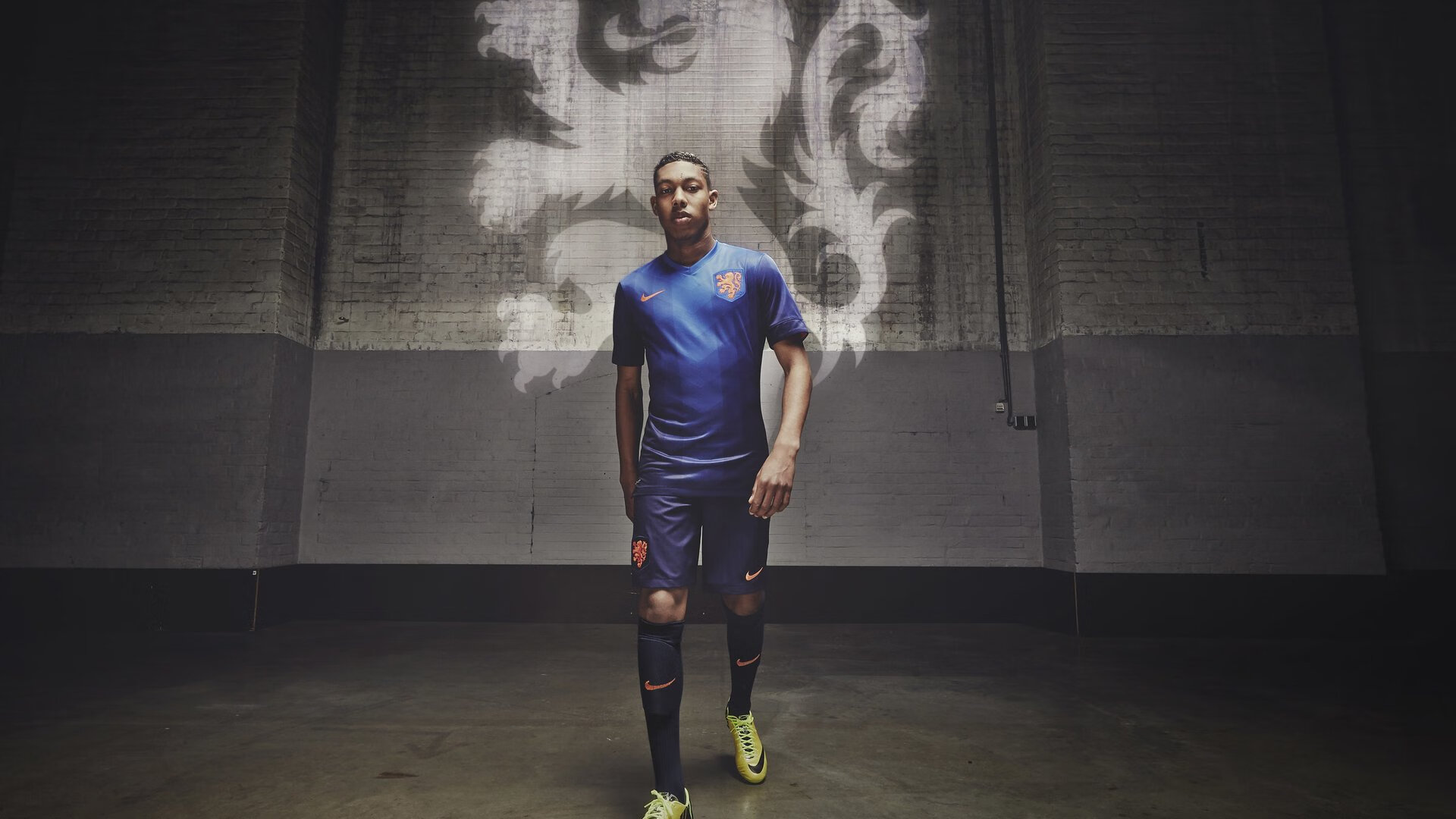 教科书般的串联，格列兹曼的艺术与牙买加对伊朗的封锁启示