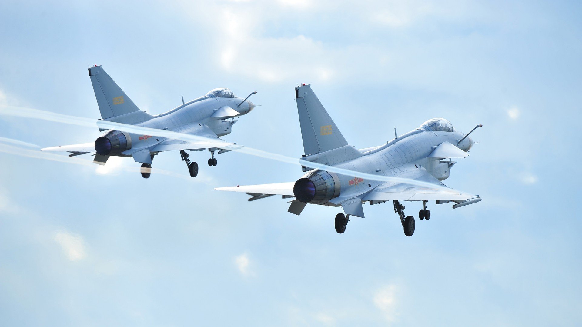 跨洋热身赛上的文化奇观，当马刺遇见东北虎，詹姆斯用一记扣篮连接两个世界