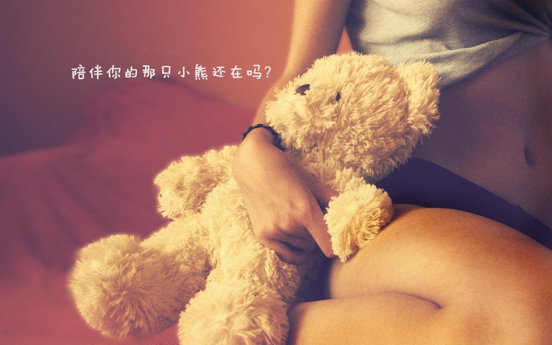 非常有戏剧性。为了写出唯一性，我们需要跳出常规的赛果播报，将这场冷门放在历史、哲学乃至未来的维度中去解构，让这场比赛成为足球世界的一个独特寓言